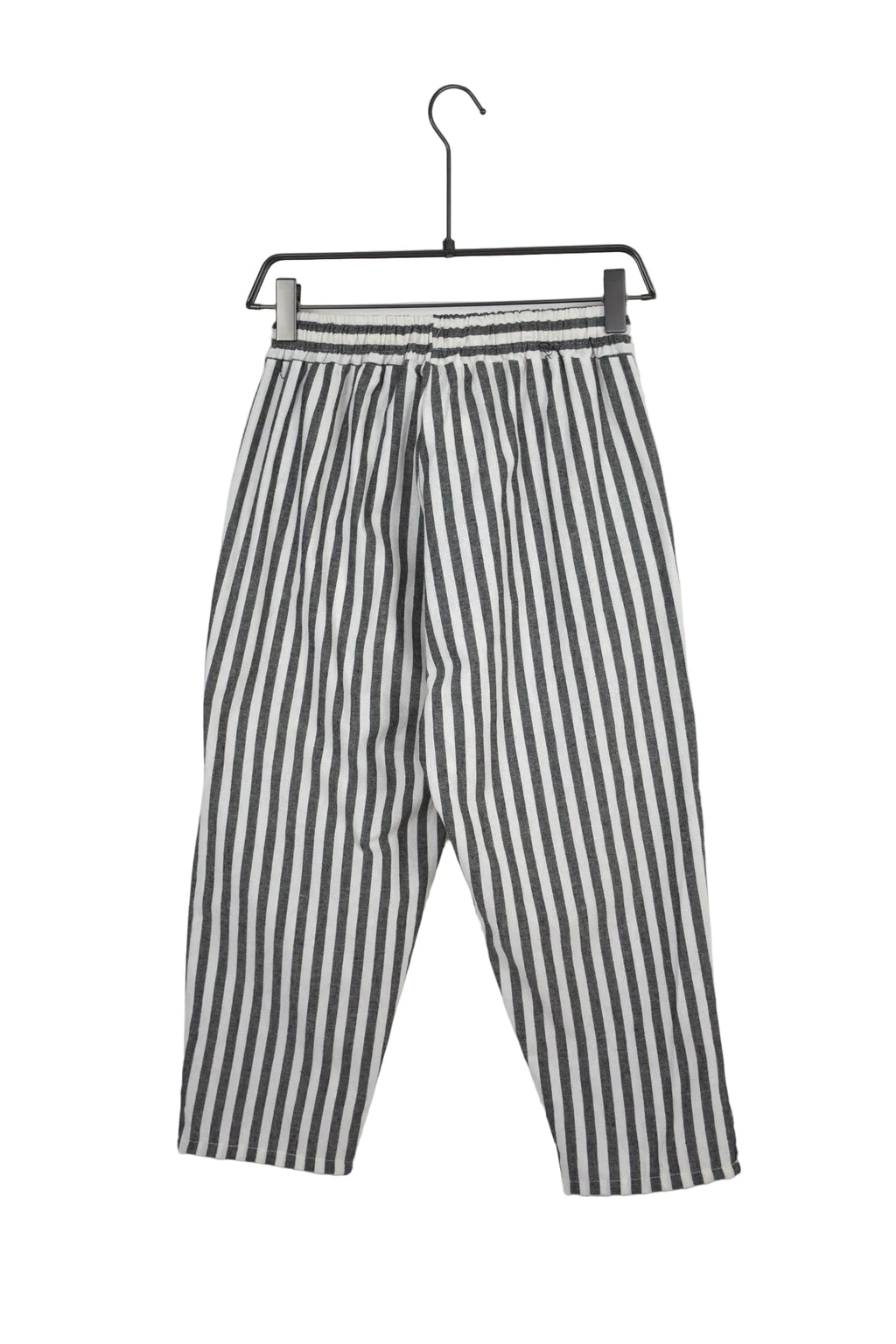 Pantaloni bărbați cu imprimeu în dungi gri, model elegant-casual prevăzut cu șiret lung în talie pentru un plus de stil