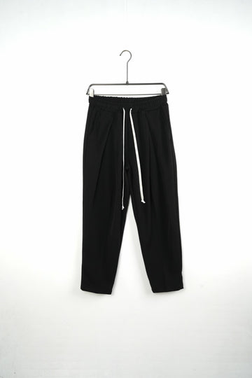 Pantaloni Bărbați Negri cu Pense și Talie Elastică – DU-019106