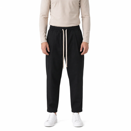 Pantaloni negri bărbați carrot fit din bumbac, vedere frontală pe model
