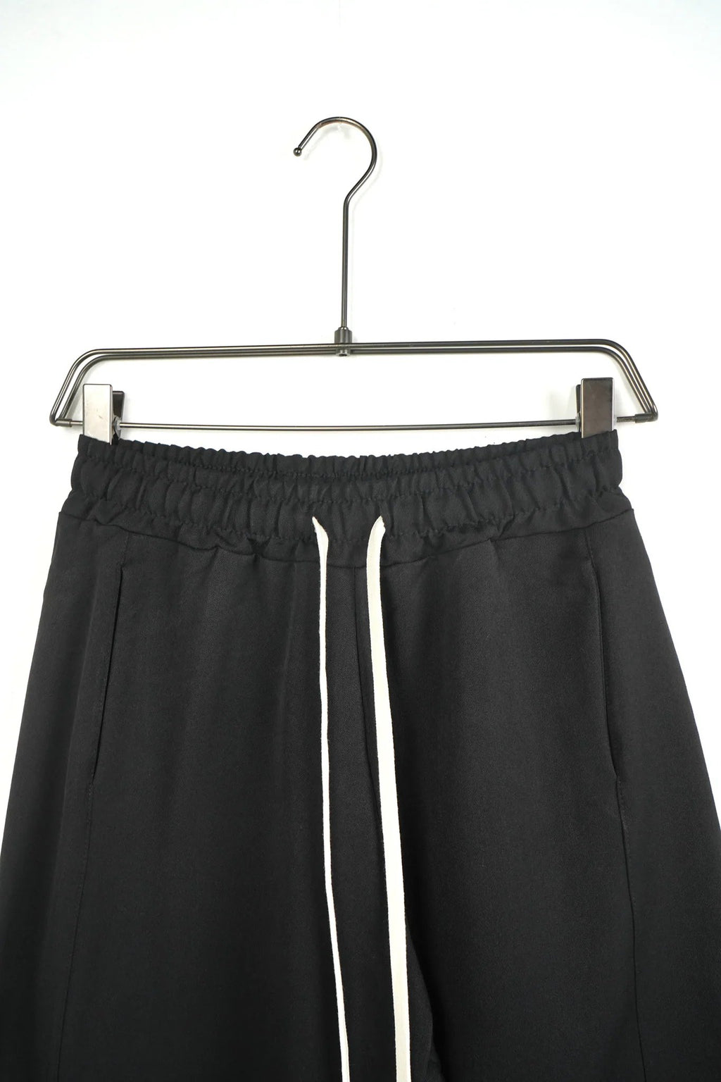 Pantaloni casual negri cu talie elastică și șnur, croială largă și comodă