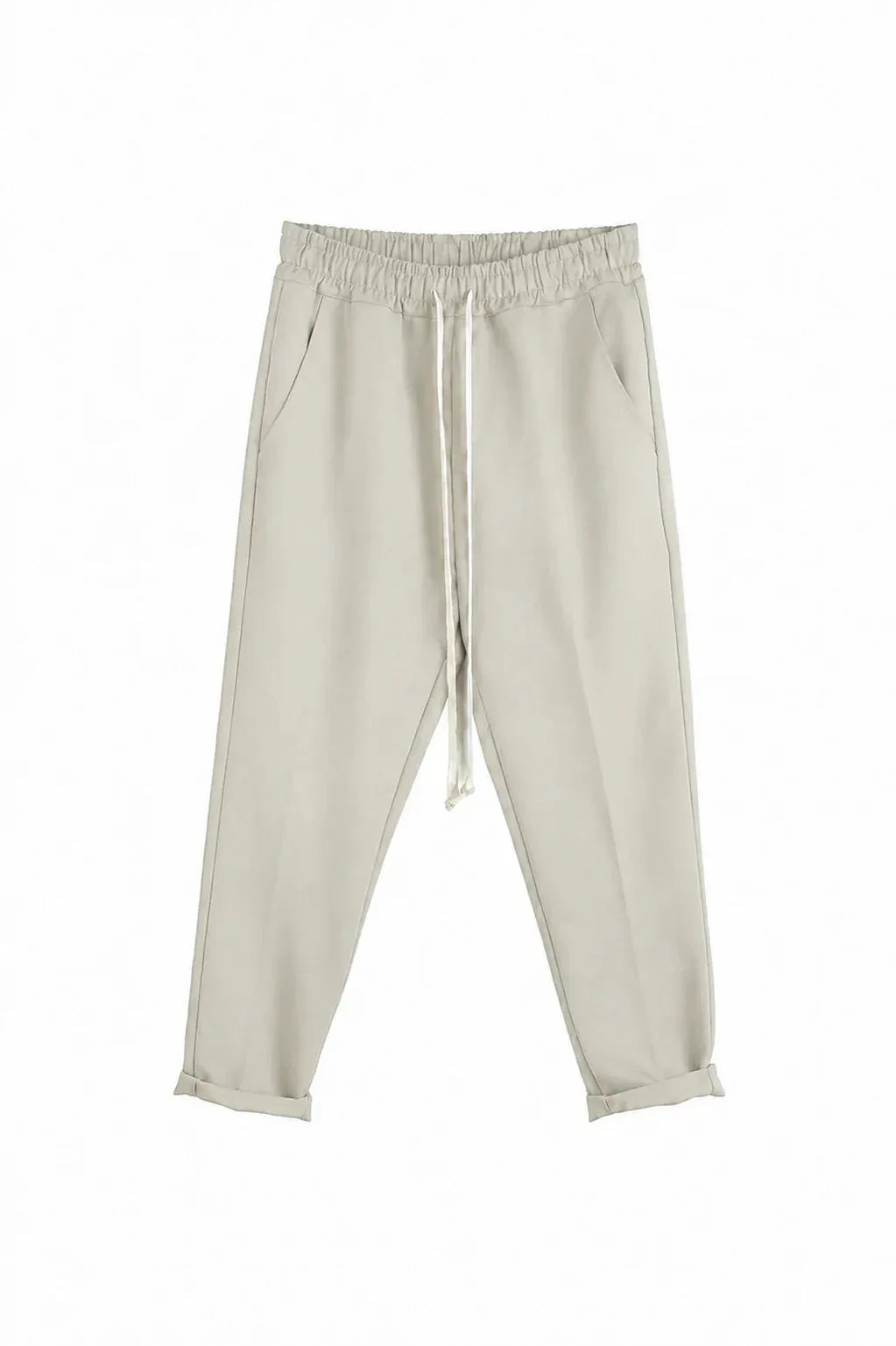 Detaliu talie elastică și șnur la pantalonii slim crem pentru bărbați