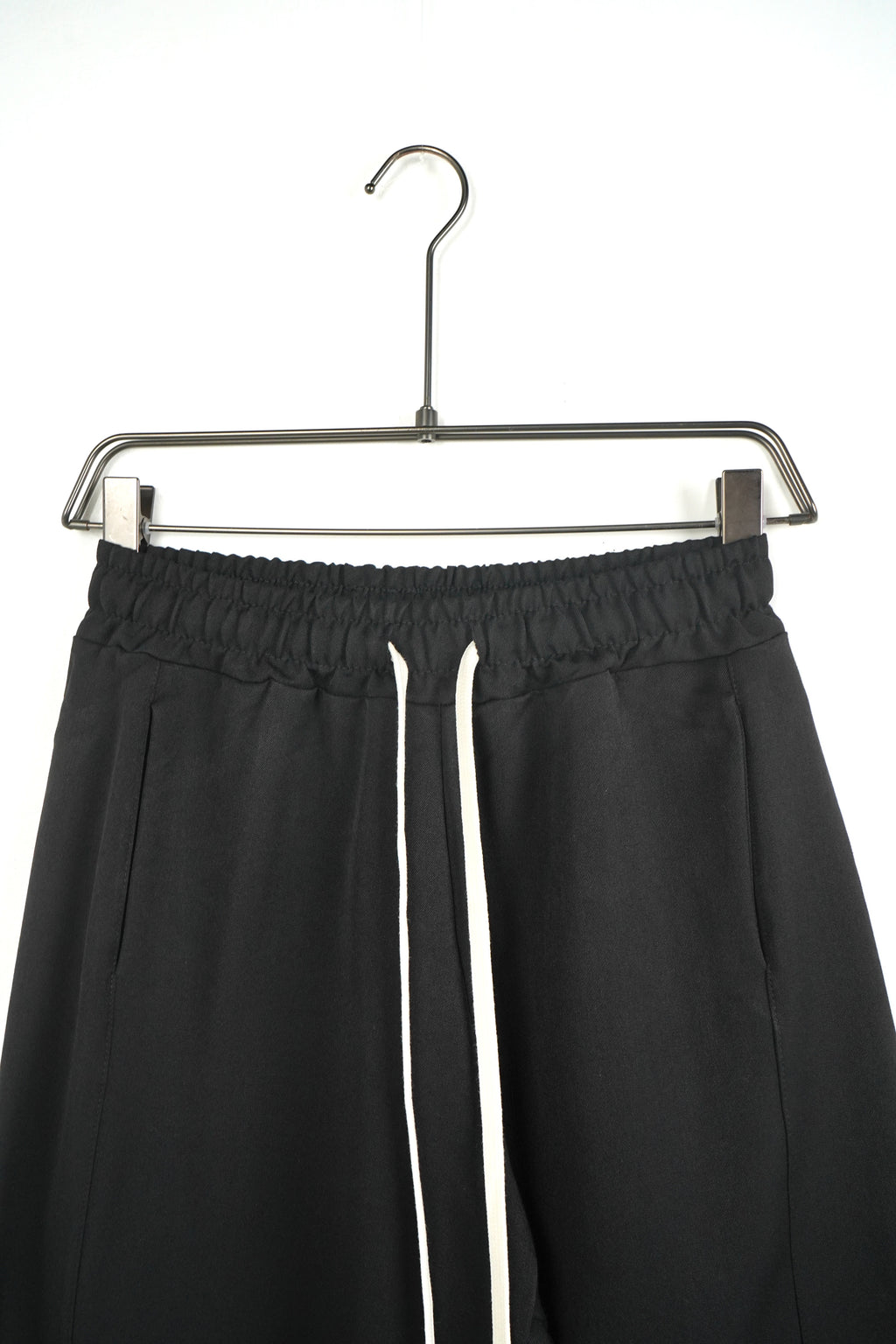 Pantaloni casual negri cu talie elastică și șnur, croială largă și comodă