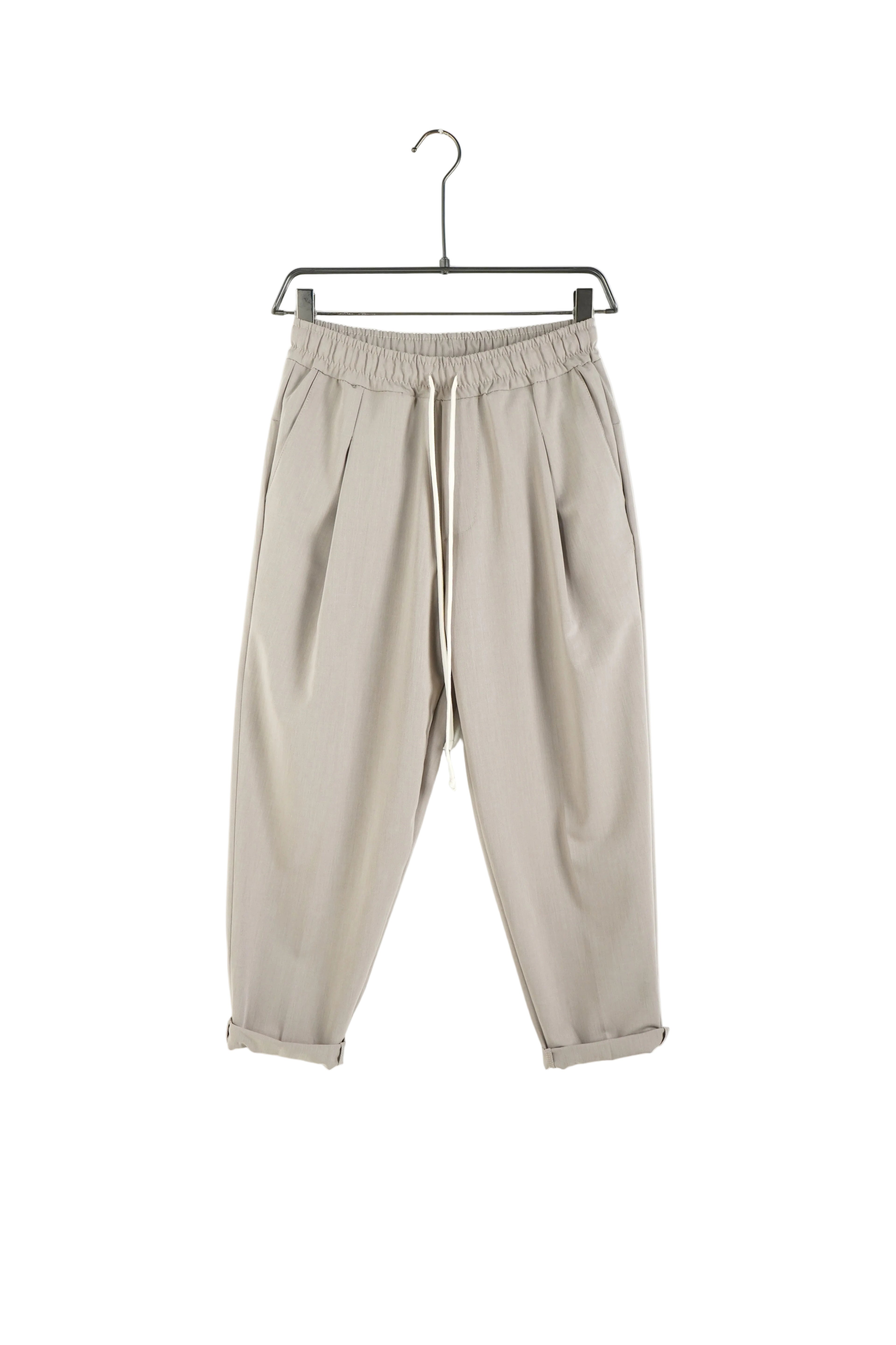 Pantaloni bărbați AtelierAXD crem ușor slim, croială italiană, cu șnur lung și detalii cu nasturi la spate