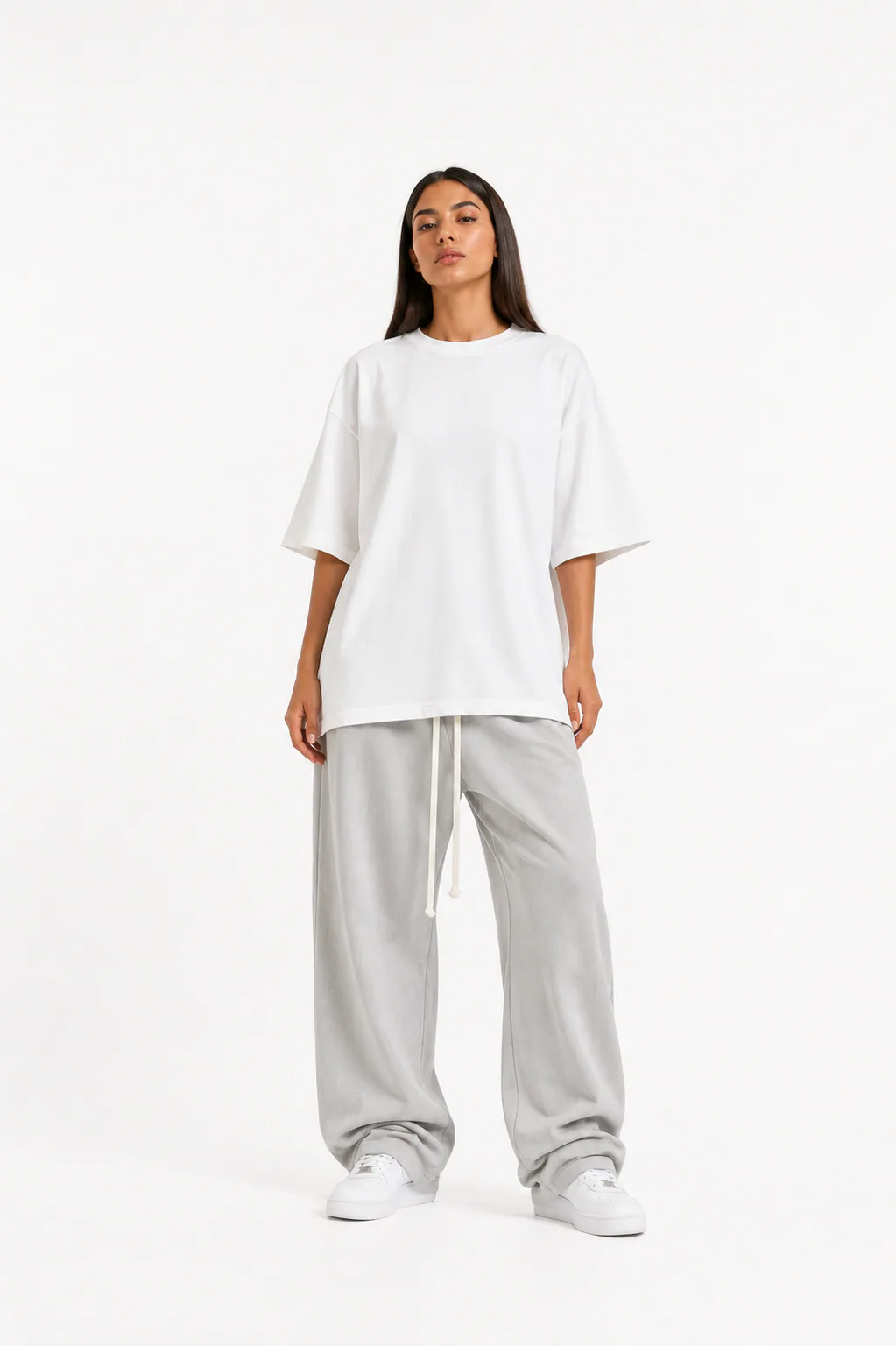 Pantaloni gri baggy pentru bărbați cu șnur alb lung, croială foarte largă, aesthetic Fear of God Essentials, model unisex