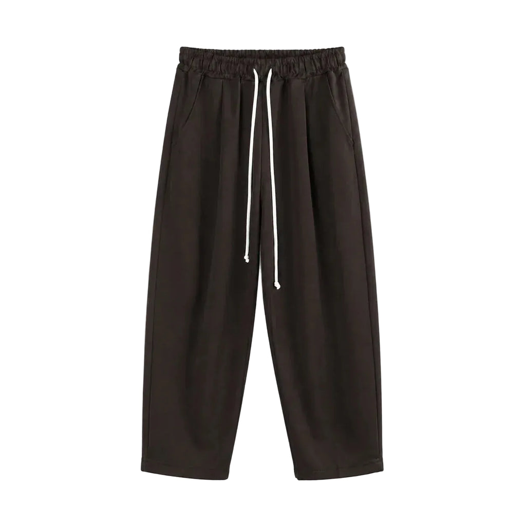 Pantaloni lungi maro cu croială largă pentru bărbați, vedere din față cu șnur ajustabil