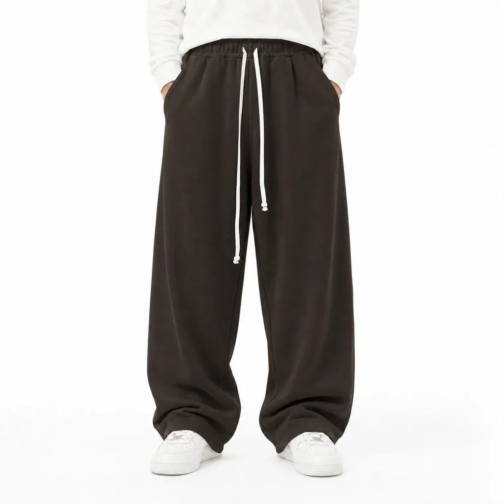 Pantaloni lungi maro pentru bărbați, croială largă, vedere din spate cu buzunar aplicat
