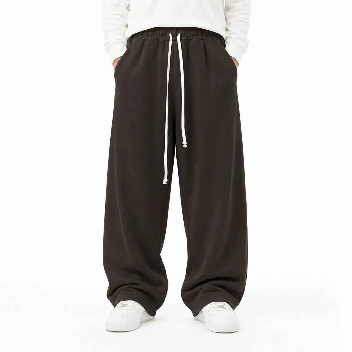 Pantaloni lungi maro pentru bărbați, croială largă, vedere din spate cu buzunar aplicat