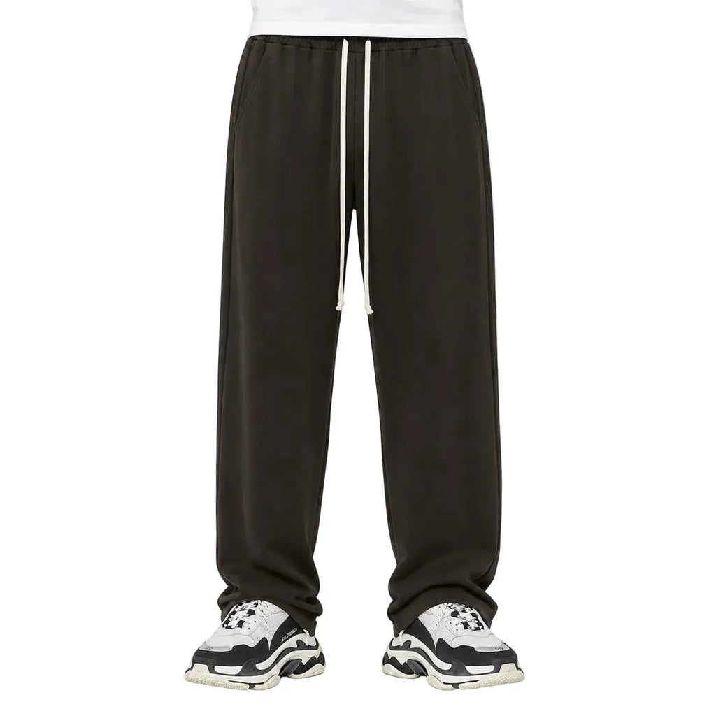 Pantaloni lungi wide leg maro pentru bărbați, purtați din față cu șnur alb