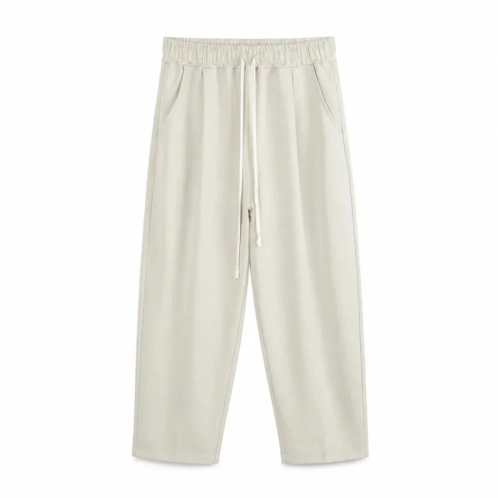 Pantaloni lungi bej pentru bărbați, vedere frontală cu șnur lung și croială carrot fit