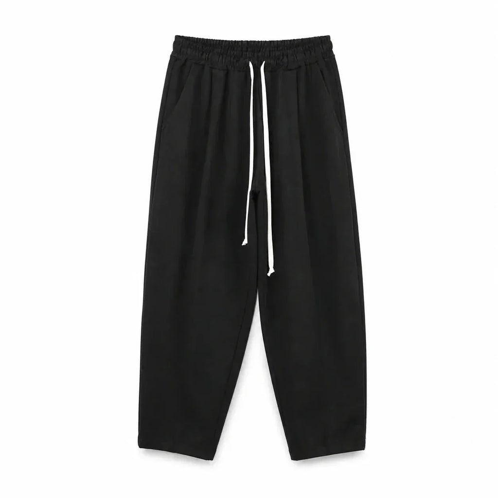 Pantaloni lungi negri pentru bărbați, vedere frontală cu șnur lung și croială lejeră