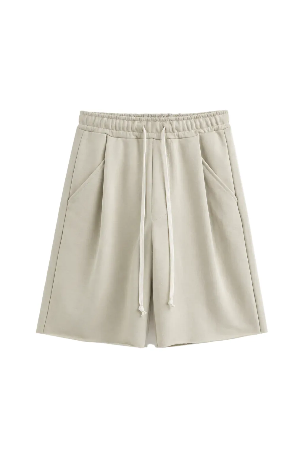 Pantaloni crem oversized cu șnur lung în talie, având o cusătură decorativă frontală pe centrul piciorului, confecționați din