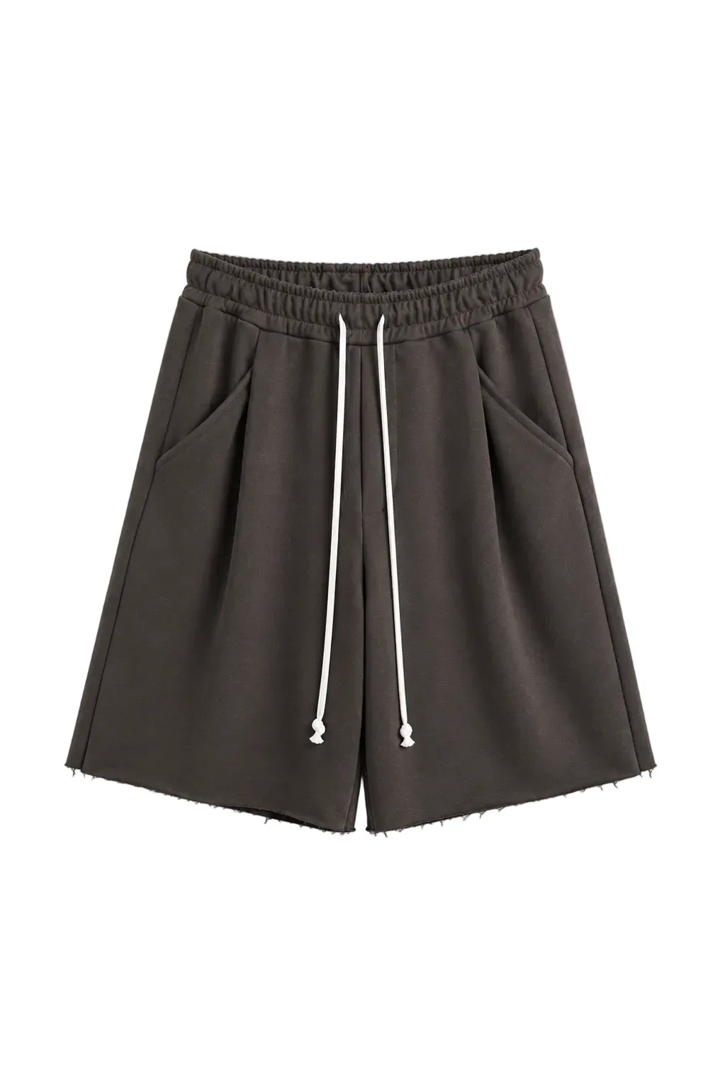 Pantaloni maro oversized cu șnur lung în talie, având o cusătură decorativă frontală pe centrul piciorului, confecționați din