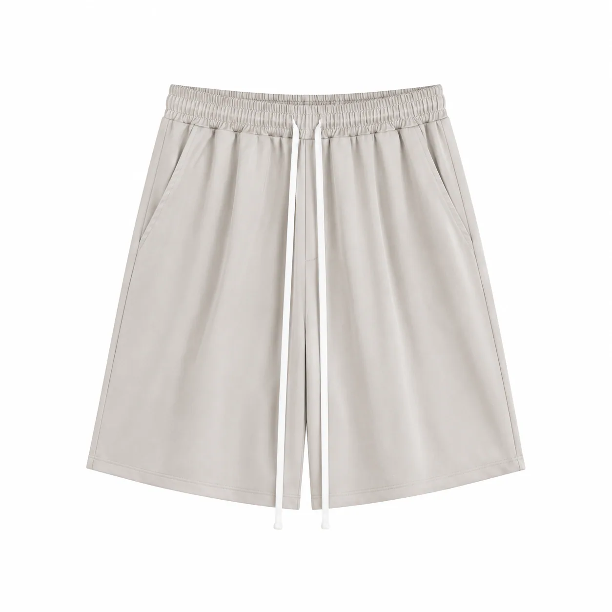 Pantaloni scurți bej deschis subțiri de vară, cu șnur lung în talie, confecționați din material premium, vedere frontală.