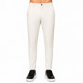 Pantaloni eleganți slim bărbați crem piersică, purtați de model, vedere frontală