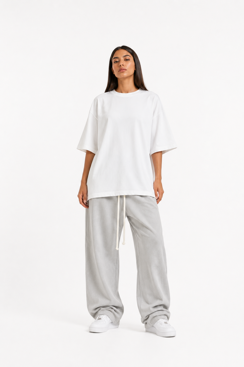 Pantaloni gri baggy pentru bărbați cu șnur alb lung, croială foarte largă, aesthetic Fear of God Essentials, model unisex