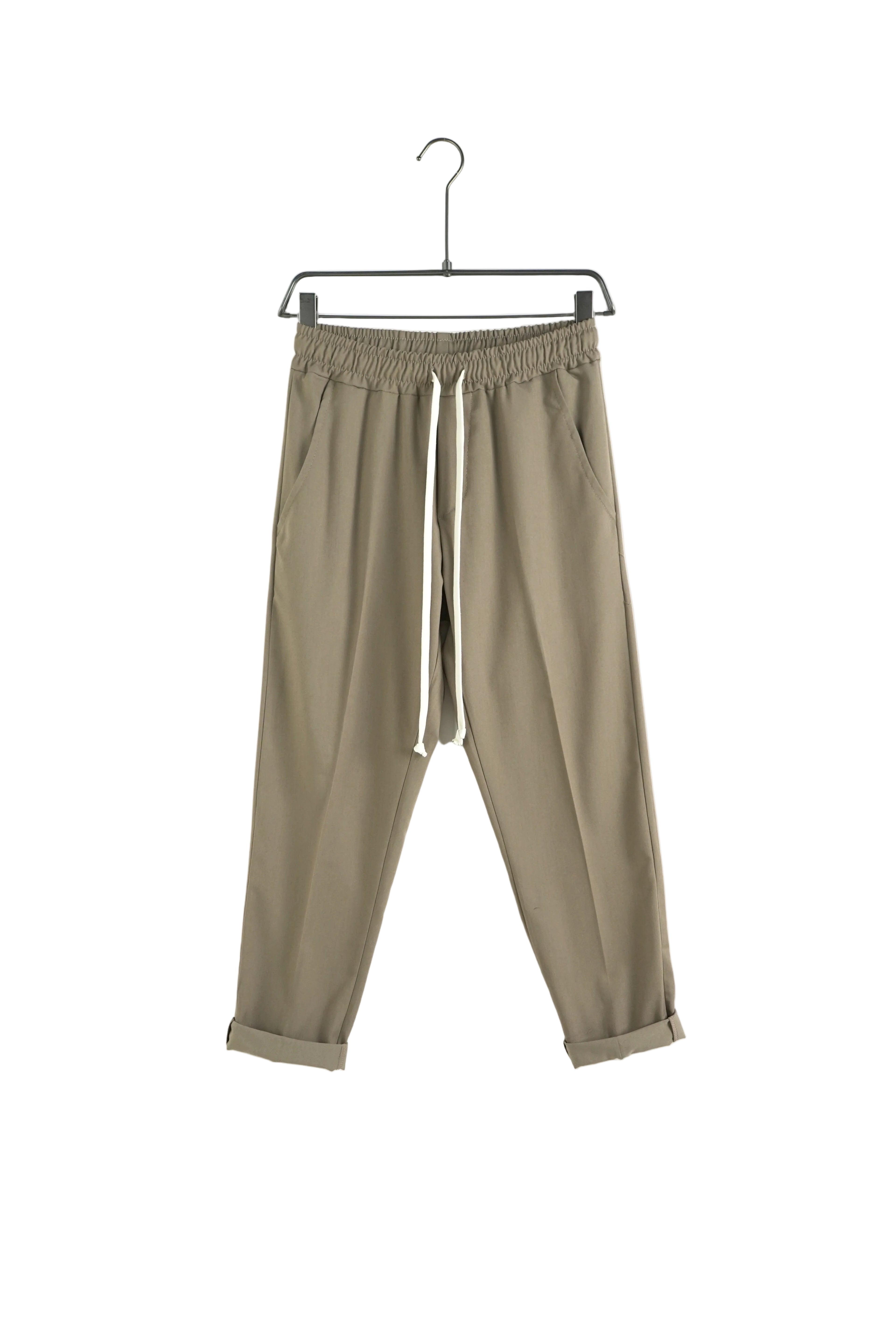 Pantaloni bărbați gri-maro slim-fit cu șnur lung în talie, design urban versatil.