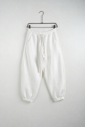 Pantaloni Jogger Balloon Fit Bărbați Albi, vedere frontală pe umeraș, fundal deschis