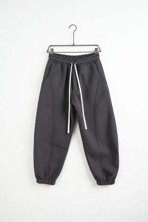 Pantaloni Jogger Balloon Fit Bărbați Gri Antracit, vedere frontală pe umeraș, fundal deschis