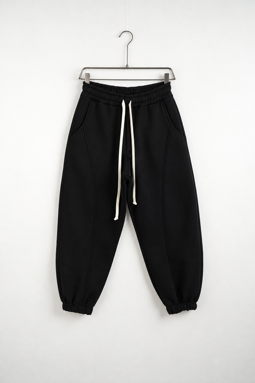 Pantaloni Jogger Balloon Fit Bărbați Negri, vedere frontală pe umeraș, fundal deschis