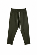 Pantaloni casual khaki cu șnur lung și croială slim pentru un look urban minimalist.