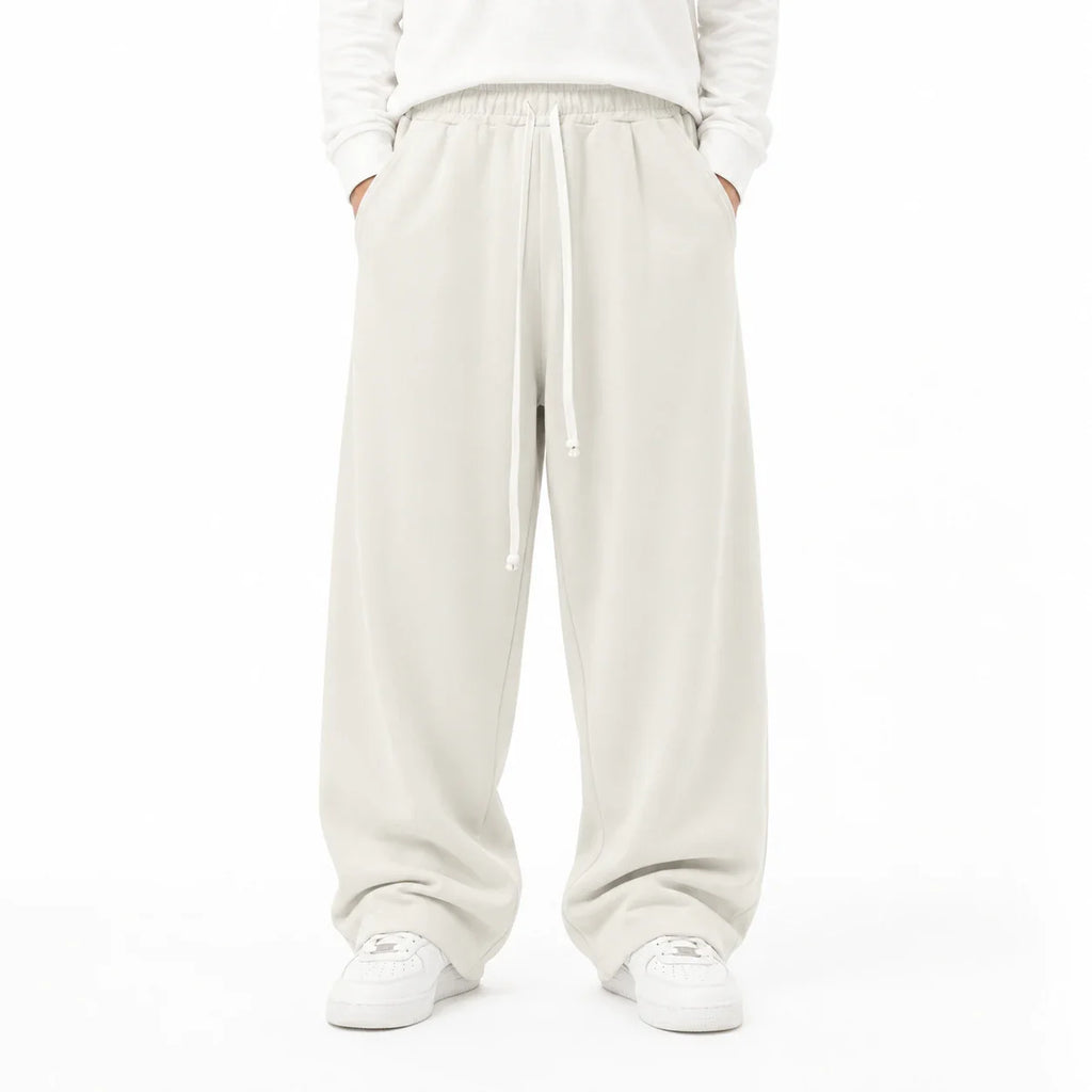 Pantaloni lungi bej deschis pentru bărbați, croială largă, vedere din față cu șnur
