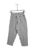 Pantaloni lungi pentru bărbați cu dungi verticale gri, croială casual lejeră