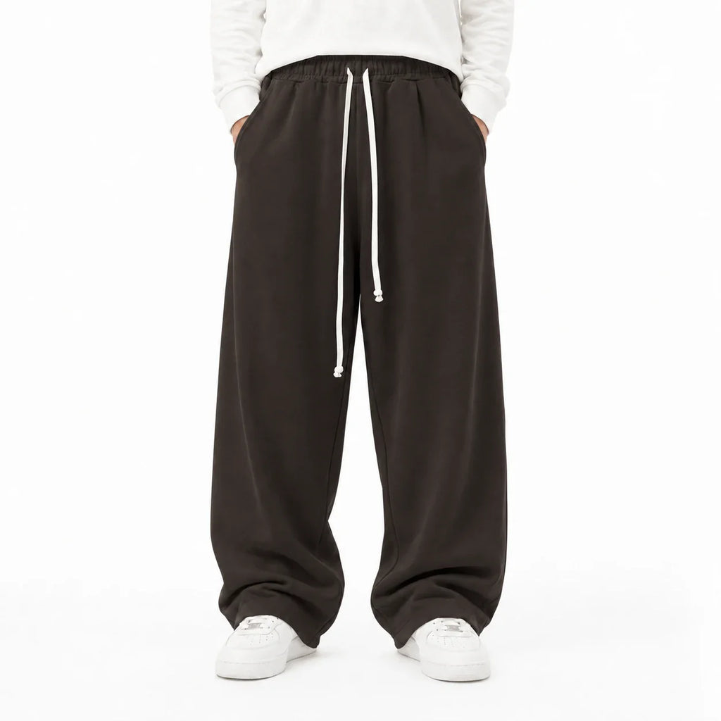 Pantaloni lungi maro pentru bărbați, croială largă, vedere din spate cu buzunar aplicat
