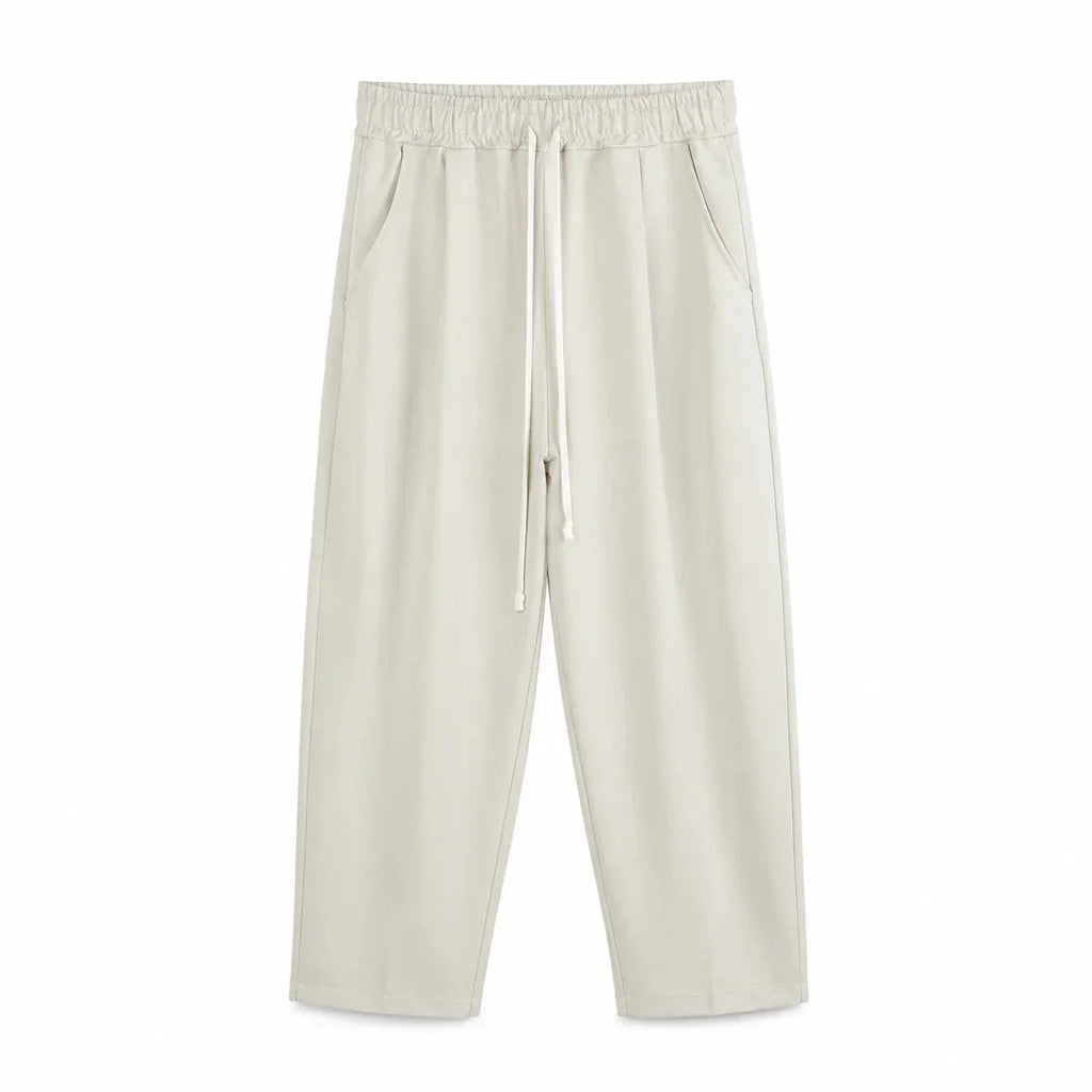 Pantaloni lungi bej pentru bărbați, vedere frontală cu șnur lung și croială carrot fit