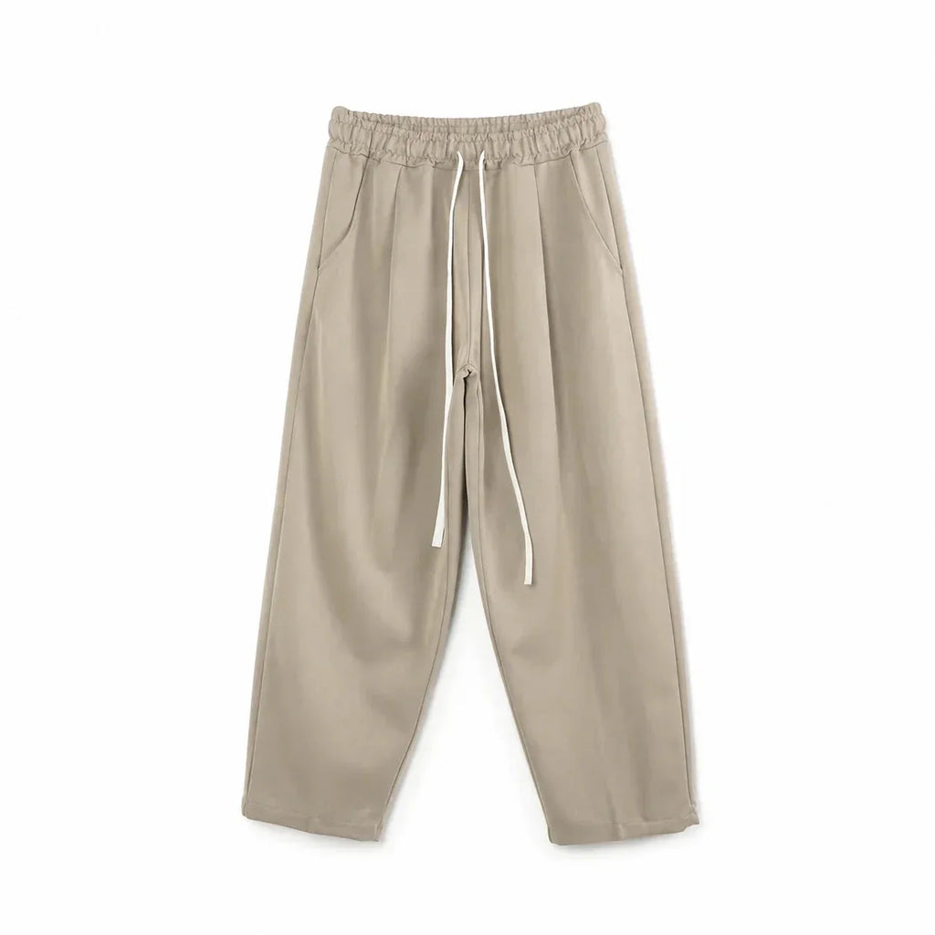 Pantaloni lungi camel pentru bărbați, vedere din față cu șnur ajustabil și croială lejeră