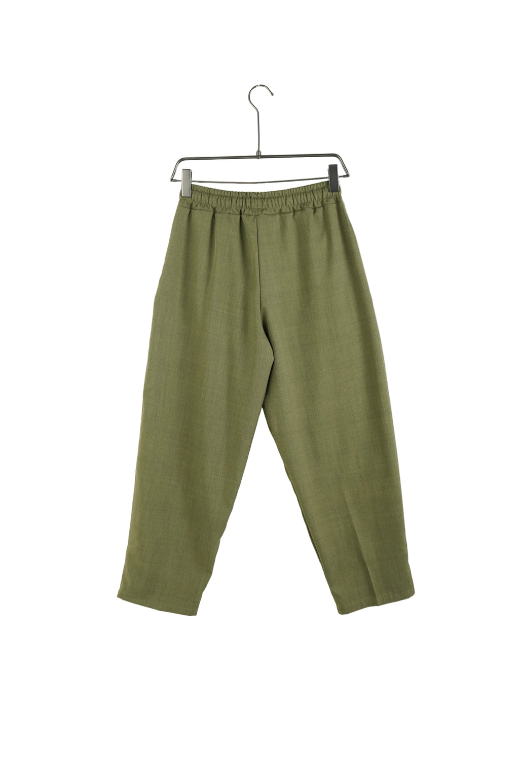 Ținută casual cu pantaloni largi verzi și șnur ornamental lung, model lung de primăvară 2026