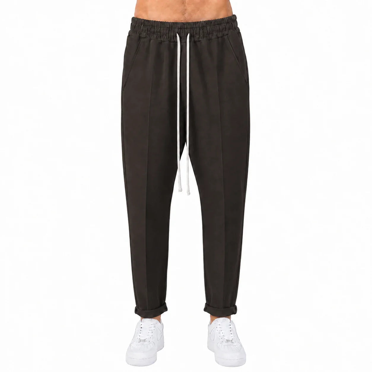 Pantaloni lungi slim maro pentru bărbați, model casual cu șnur, vedere din față