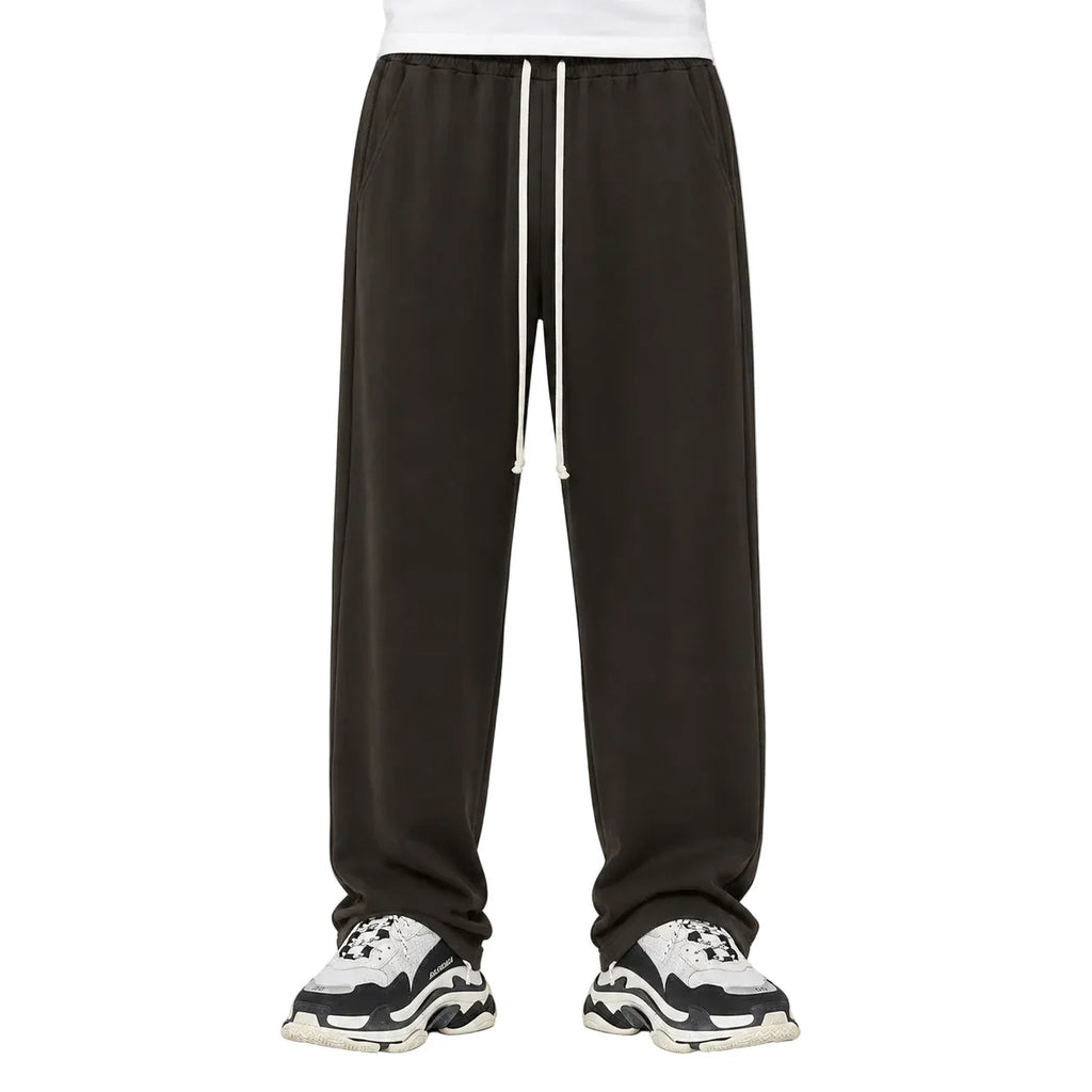 Pantaloni lungi wide leg maro pentru bărbați, purtați din față cu șnur alb