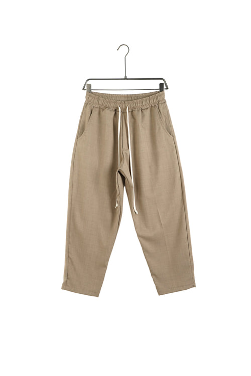 Pantaloni de barbati culoare maro deschis cu snur lung decorativ si talie elastica stil casual.