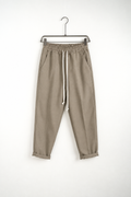 Pantaloni Lungi Slim Bărbați Casual Maro Deschis cu Șnur – fotografie produs pe umeraș