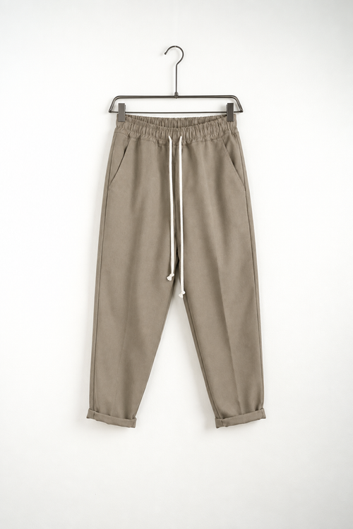 Pantaloni Lungi Slim Bărbați Casual Maro Deschis cu Șnur – fotografie produs pe umeraș