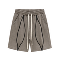 Pantaloni maro cu șnur lung și fermoare pe mijloc, design urban modern.