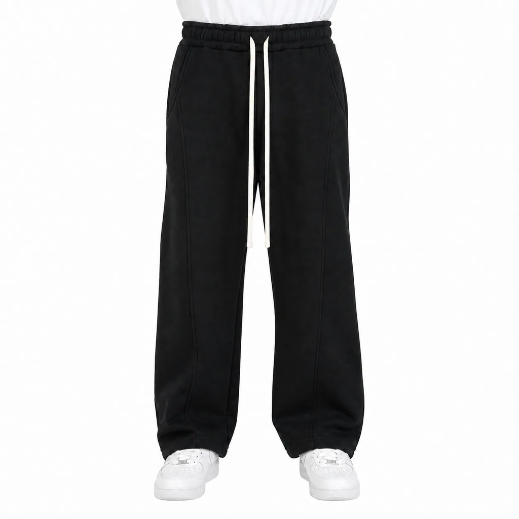 Pantaloni bărbați negri baggy fit cu șnur textil fără terminații din plastic și sneakers albi