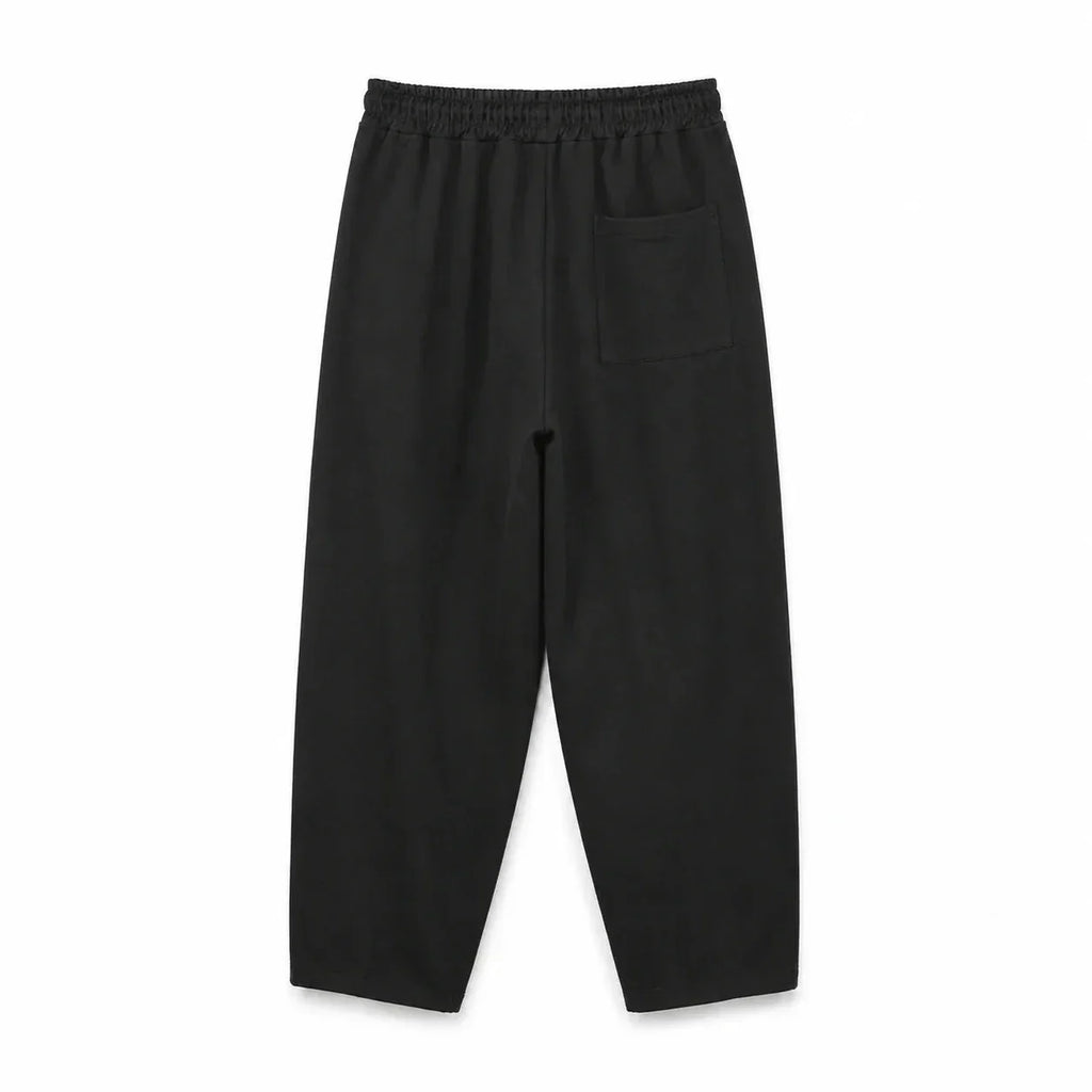 Pantaloni negri pentru bărbați, vedere din spate cu buzunar aplicat și talie elastică