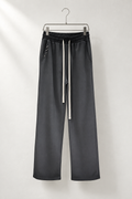 Pantaloni negri cu gradient pe umeraș metalic, talie închisă, șnururi ivoire și accesorii mici la buzunar