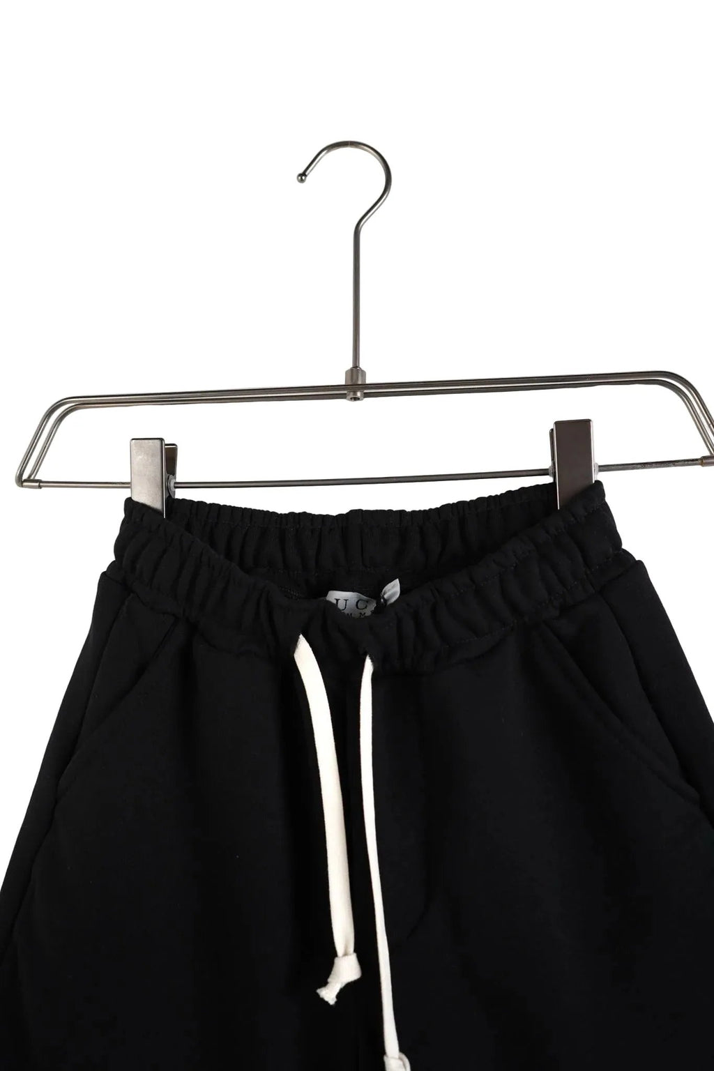 Pantaloni scurți sport de culoare neagră, model trening pentru orele de educație fizică sau parc