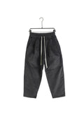 Pantaloni gri închis raiați bărbați, model pantaloni cu șnur lung în talie pentru stil urban