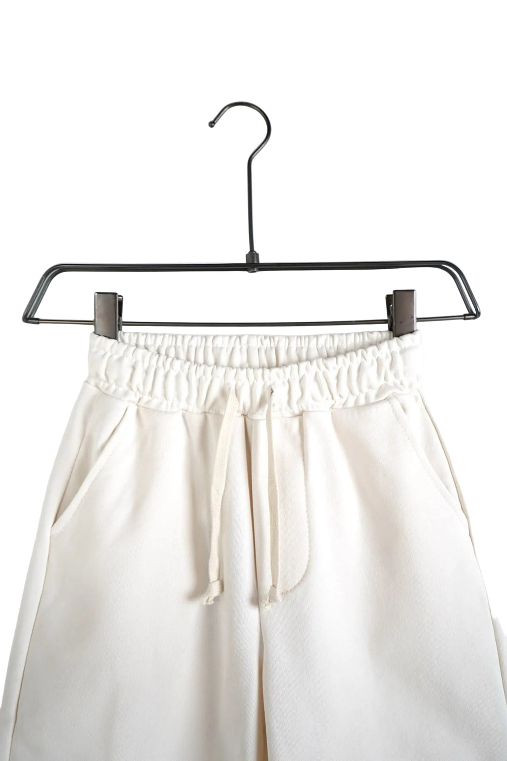 Pantaloni scurți albi din material respirabil (tip in/bumbac) cu șnur, ținută de vacanță copii