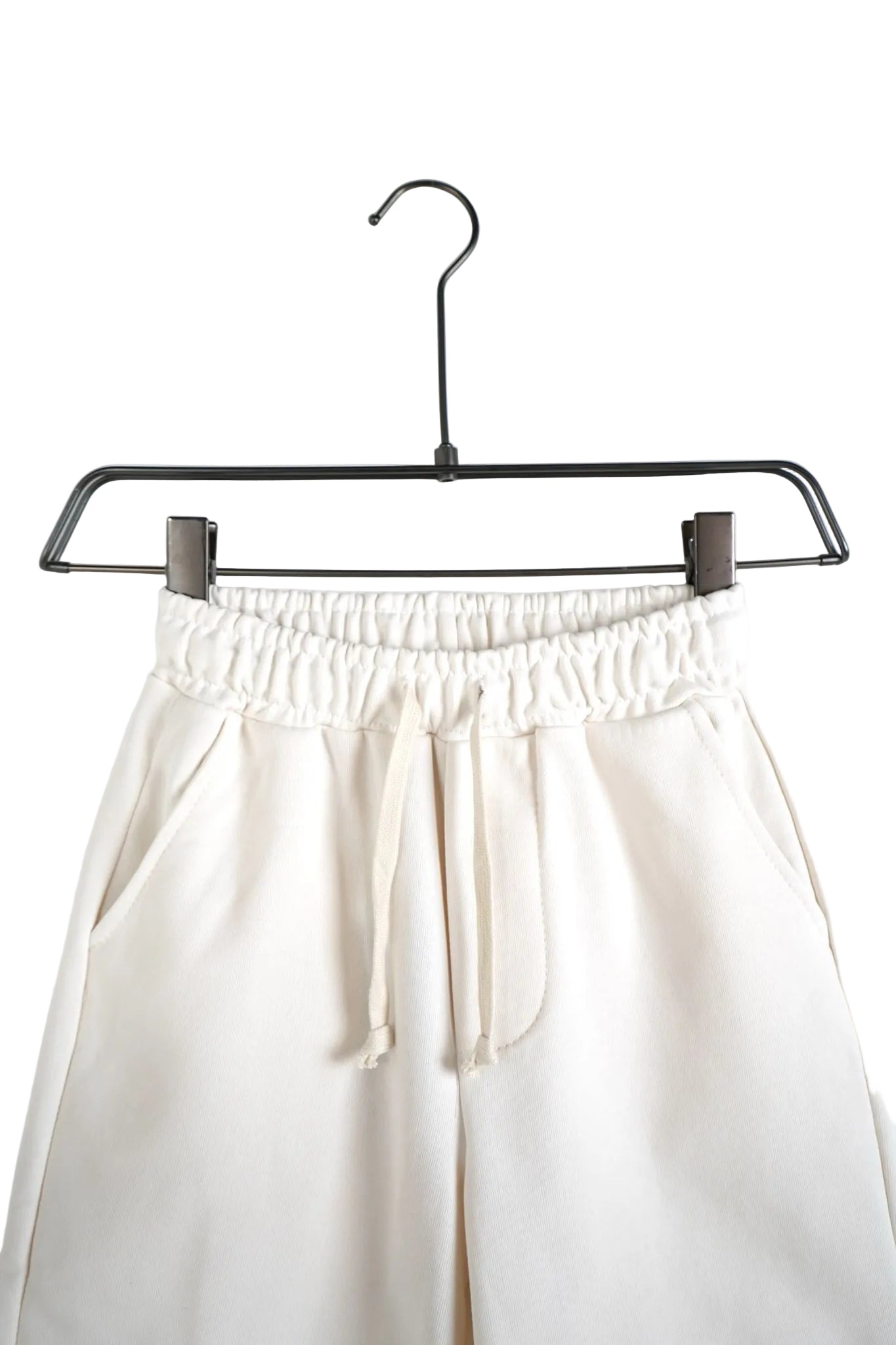 Pantaloni scurți albi din material respirabil (tip in/bumbac) cu șnur, ținută de vacanță copii