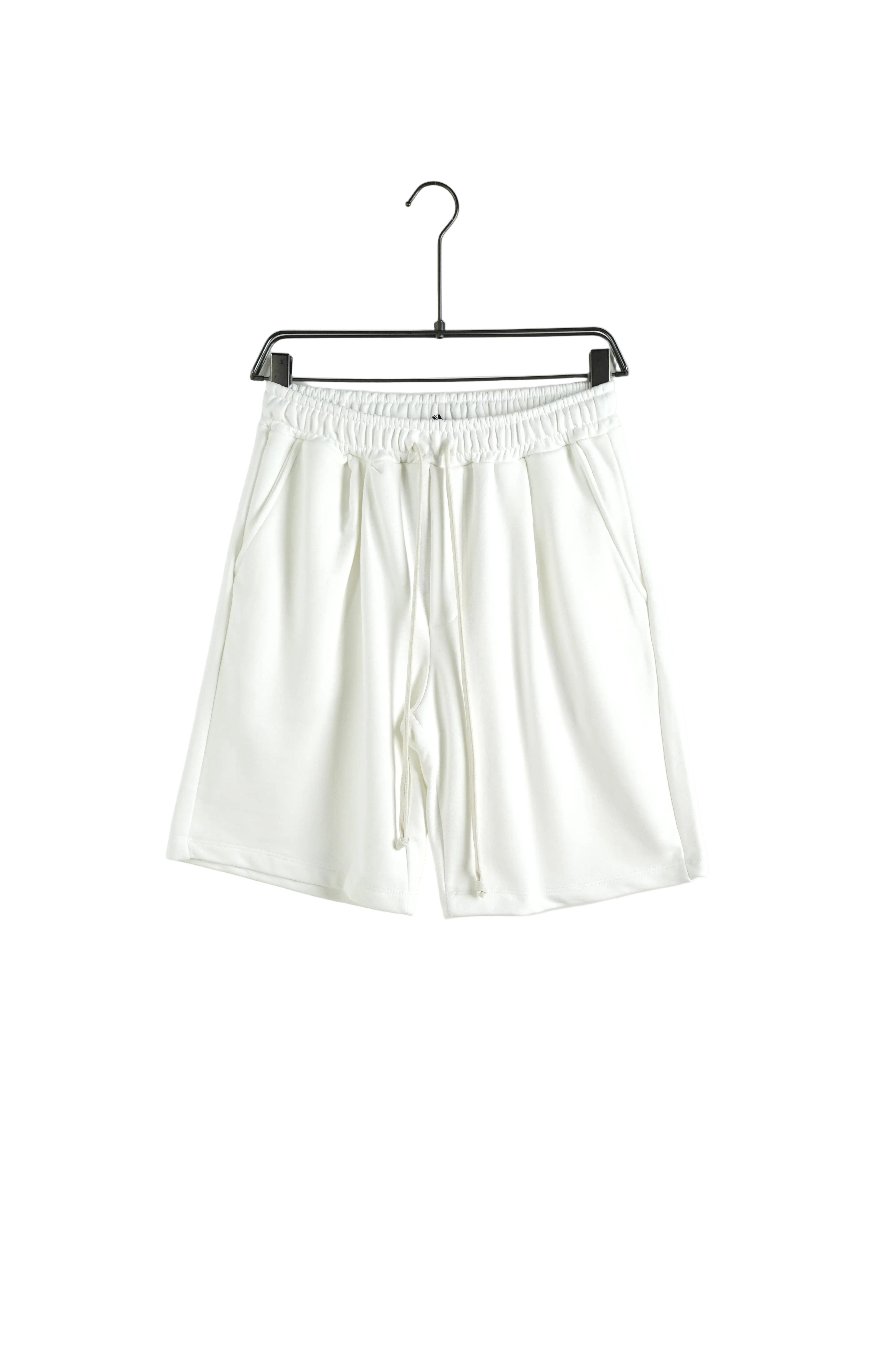 Pantaloni scurți albi pentru bărbați, model casual cu șnur lung în talie, dintr-un material elastic și confortabil