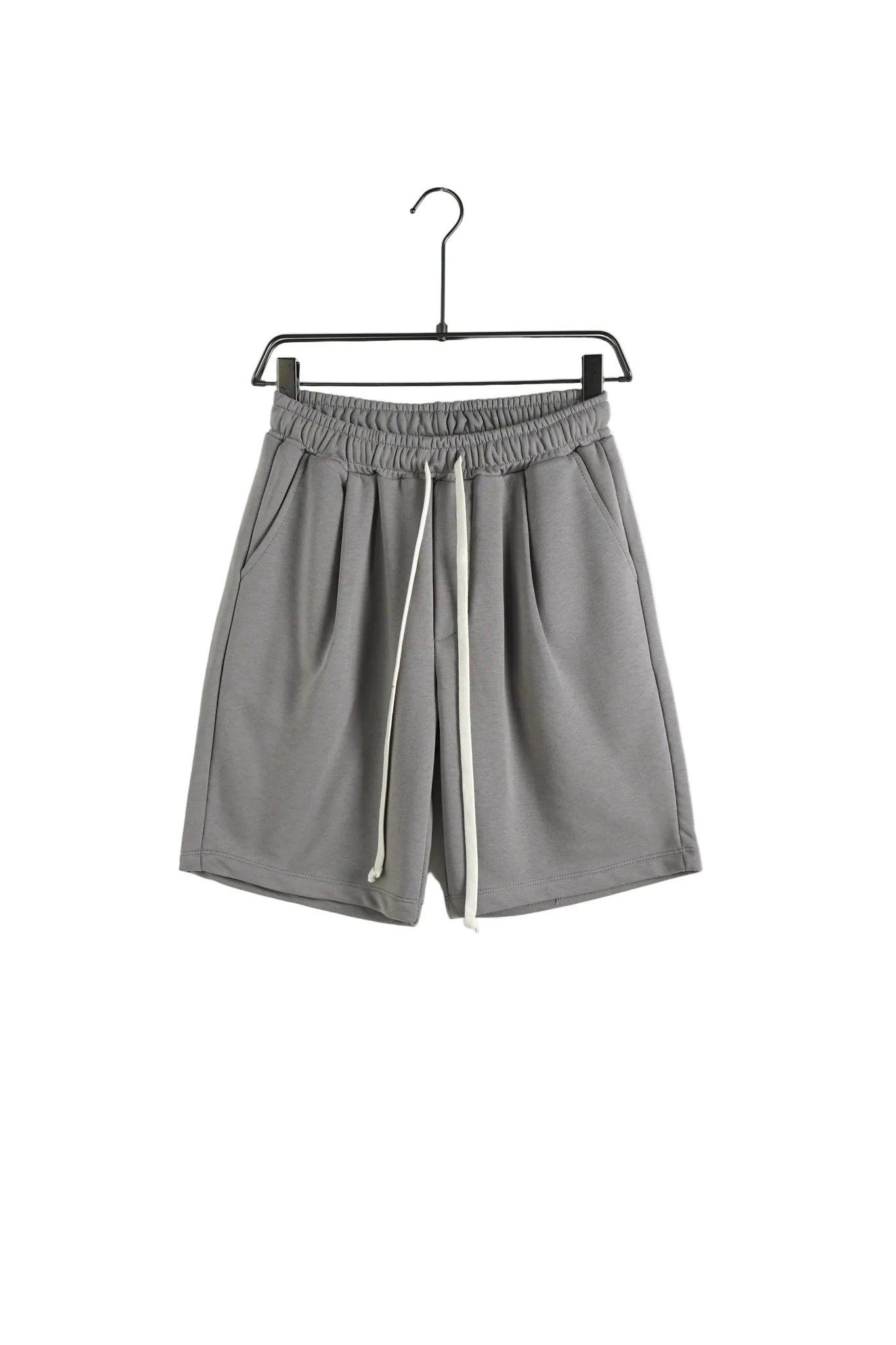 Pantaloni scurți gri, cu șiret lung ajustabil în talie, design casual și confortabil