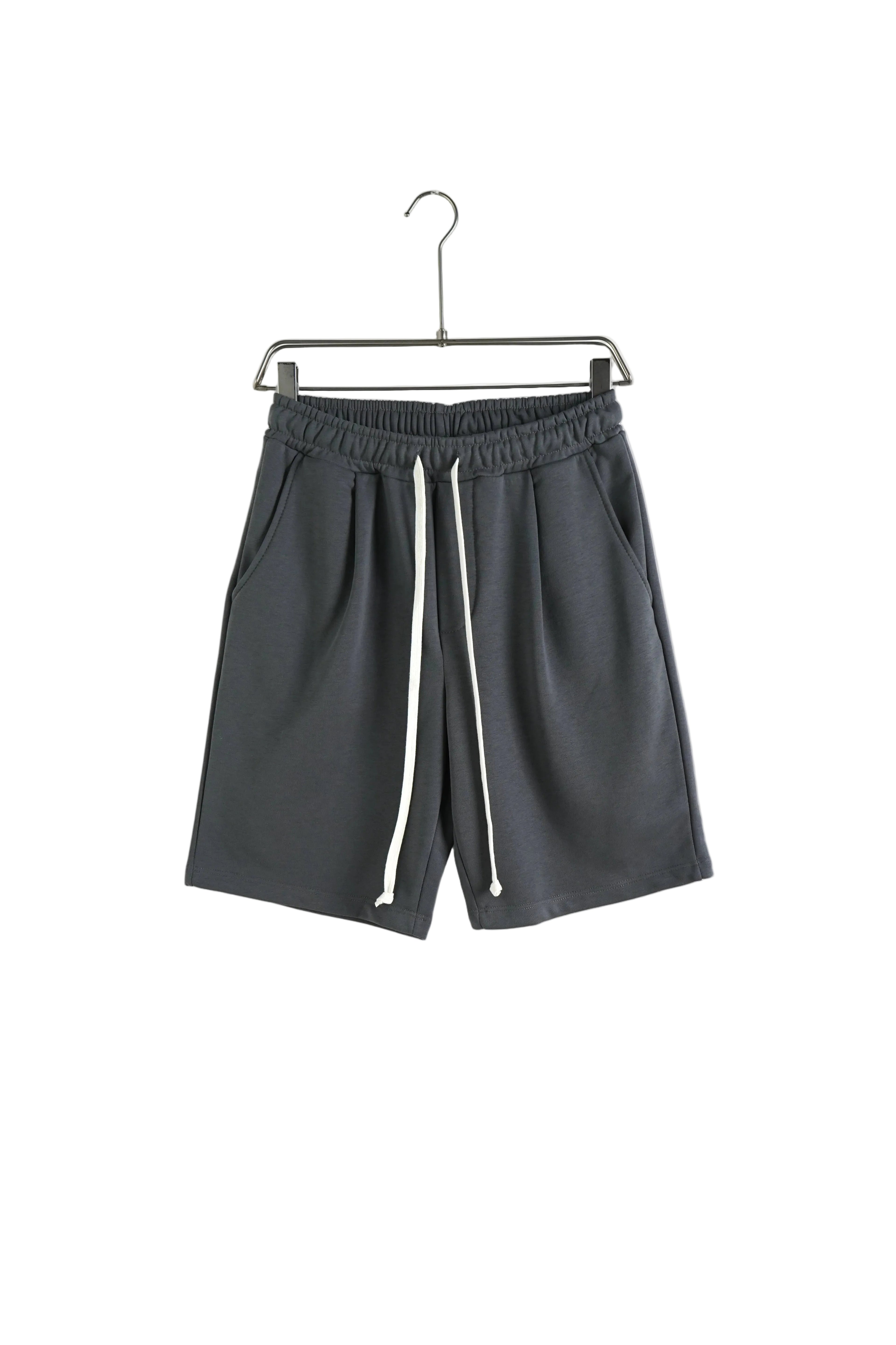 Pantaloni scurți casual pentru bărbați, culoare gri închis, cu șnur lung în talie și croială modernă