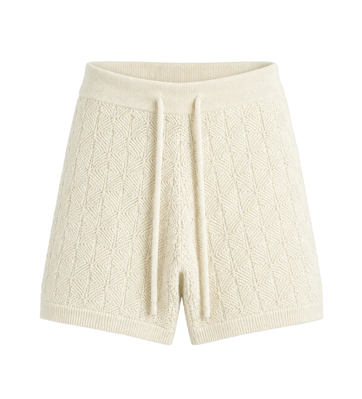 Pantaloni scurți crem, cu textură tricotată, talie elastică și șiret lung, prezentați pe un umeraș.