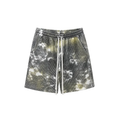 Pantaloni scurți gri cu imprimeu tie dye, vedere frontală, realizați dintr-un amestec de bumbac și poliester pentru sezonul c