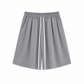 Pantaloni scurți gri închis subțiri de vară, cu șnur lung în talie, confecționați din material premium, vedere frontală.