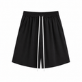 Pantaloni scurți negri subțiri de vară, cu șnur lung în talie, confecționați din material premium, vedere frontală.